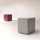 黑色文件櫃  香港辦公室家具  鋼製活動櫃桶  鋼製櫃桶  鋼製文件櫃  自由組合儲物櫃  白色  活動櫃桶  活動抽屜組合  活動抽屜  收納櫃  寫字樓  學校家具  共享空間  儲物櫃  儲物文件櫃  傢俬  三斗櫃  system furniture  storage pedestal  storage cabinet  storage  steel pedestal  steel cabinet  Side Cabinet  share office  pedestal wheel  pedestal  office pedestal  hong kong  cabinet